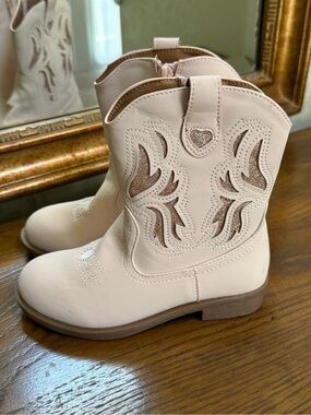 New without tag. Girls light pink Western Booties with Glitter Cutouts. Size 10.